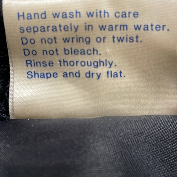 A Black Fuzzy Woman’s Vintage Designer Knitwear Claire Ellen Made in England - Picture 14 of 14